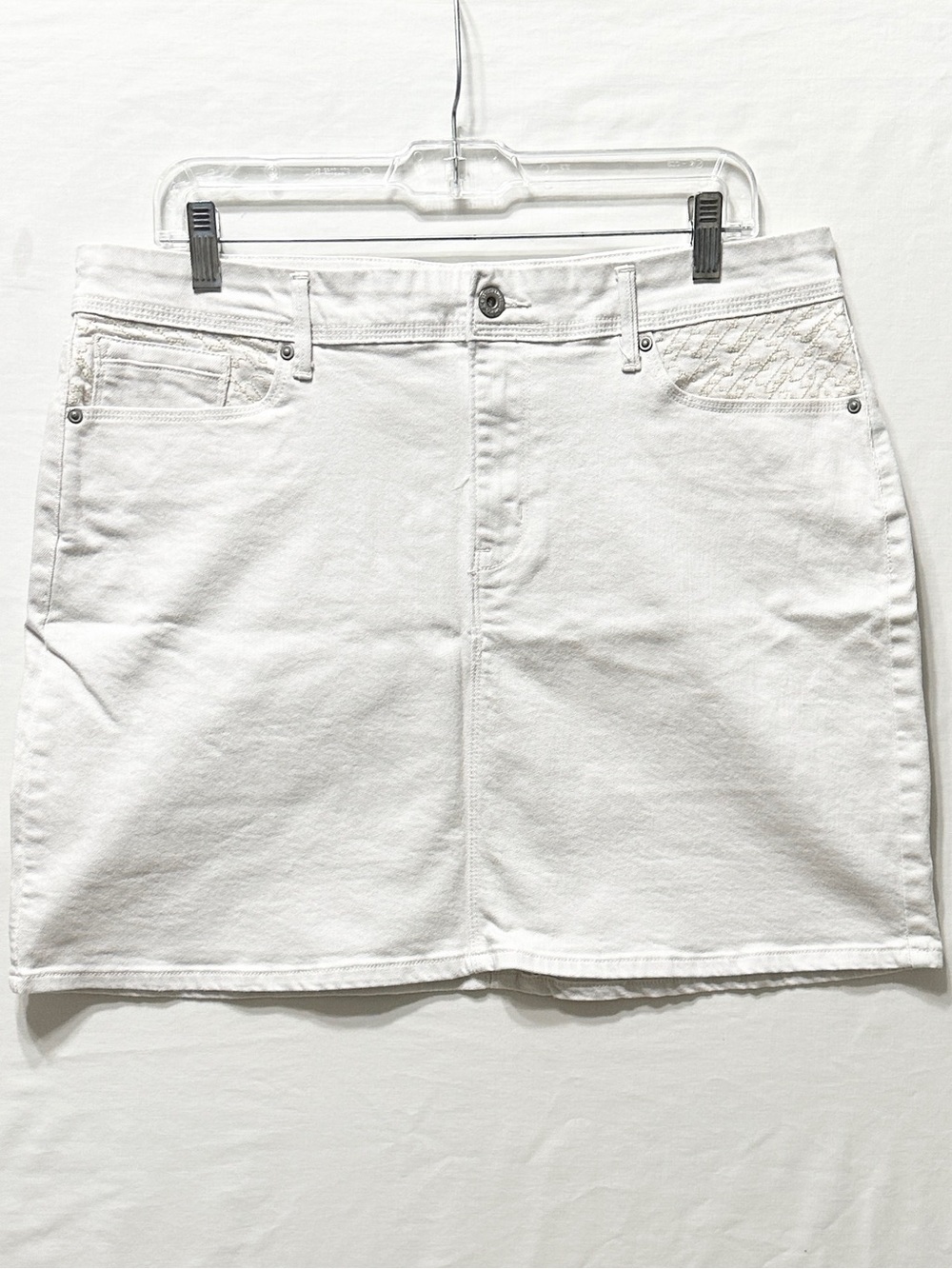 Levi’s Cream/Off-White Denim Mini Skirt with Beige Embroidery - 32